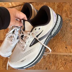 Brooks Women's Athletic Shoes - New